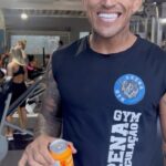 Charles Oliveira Instagram - você precisa da energia certa!!! Life Strong o único 💯% Zero do mercado, essa é a energia campeã👊🏽 www.lifestrongenergydrink.com.br #lifestrong