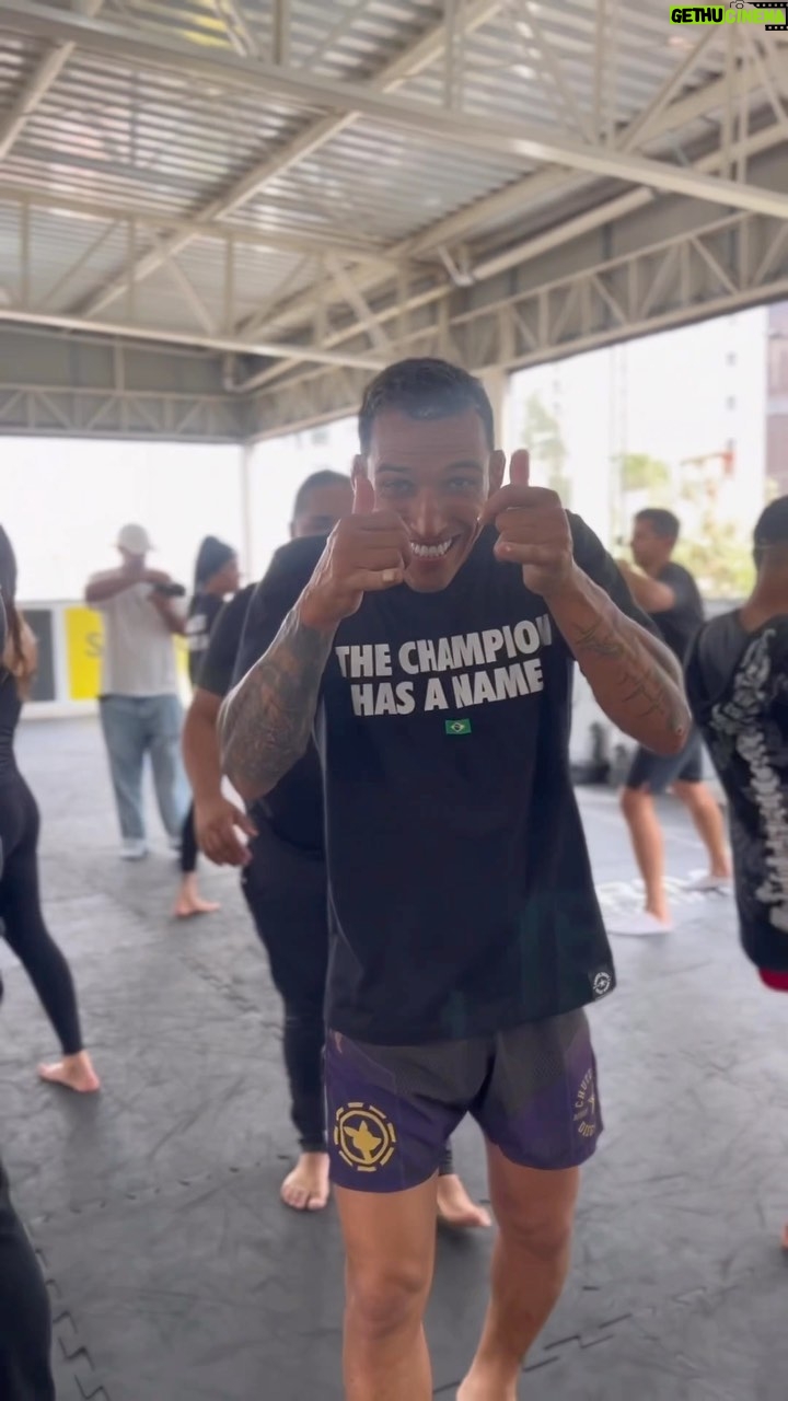 Charles Oliveira Instagram - O MAIOR FINALIZADOR DO UFC! Ontem foi dia de ter uma dia de treino com o @charlesdobronxs na academia Diego Lima. Aproveitamos a oportunidade para homenagear o Charles e toda sua trajetória! Te amamos Ídolo.