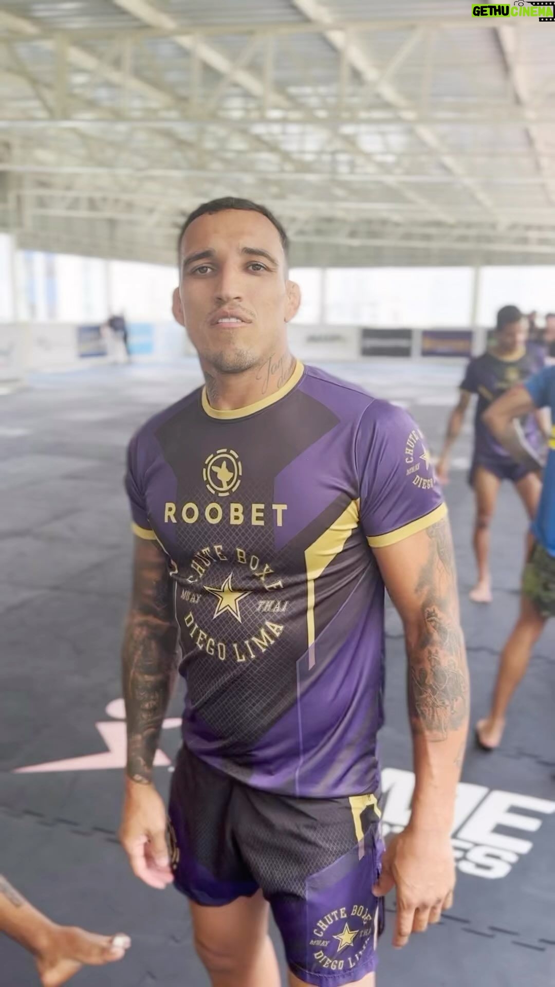 Charles Oliveira Instagram - Quer aprender como faço minha chave de panturrilha? Acessa meu @onlyfans. Esse conteúdo é exclusivo pra quem ta la. E pra se inscrever no meu perfil é de graça. Do you want to learn how I do my calf lock? Check out my @onlyfans. This content is exclusive for those who are there. And subscribing in my profile is free.