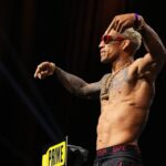 Charles Oliveira Instagram - Como eu gosto disso, sabe? Me sinto faminto, cheio de vontade de vencer. E é bem como meu pai fala: olha nos olhos dele e separa as crianças dos homem 👊🏽🙌🙏 I like it, you know? I feel hungry, full of the desire to succeed. And it's just like my father says: look him in the eyes and separate the men from the boys! Vancouver, British Columbia