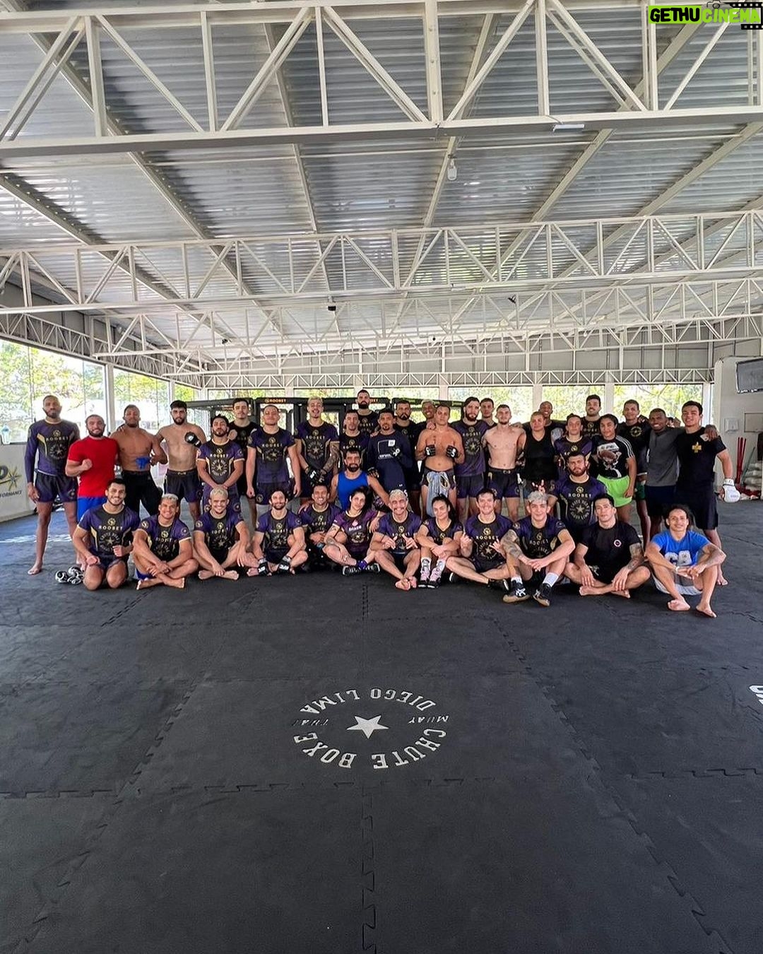Charles Oliveira Instagram - Aquele treino com meu Professor @ali.reza_noei ππΌππΌ