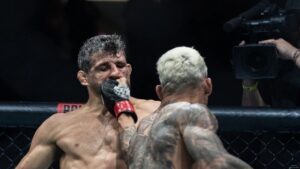 Charles Oliveira Instagram - Simplesmente frio e calculista 👊🏼