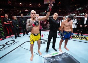 Charles Oliveira Instagram - O campeão está de volta 🙌