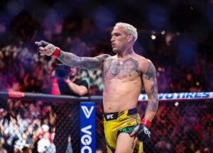 Charles Oliveira Instagram - O campeão está de volta 🙌