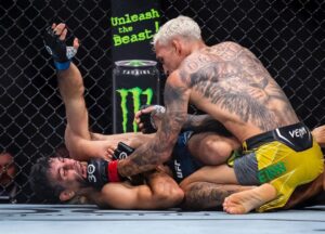 Charles Oliveira Instagram - O campeão está de volta 🙌