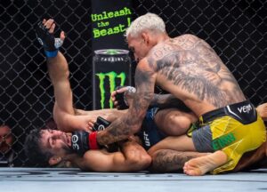 Charles Oliveira Instagram - O campeão está de volta 🙌
