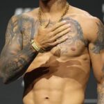 Charles Oliveira Instagram - Como eu gosto disso, sabe? Me sinto faminto, cheio de vontade de vencer. E é bem como meu pai fala: olha nos olhos dele e separa as crianças dos homem 👊🏽🙌🙏 I like it, you know? I feel hungry, full of the desire to succeed. And it's just like my father says: look him in the eyes and separate the men from the boys! Vancouver, British Columbia