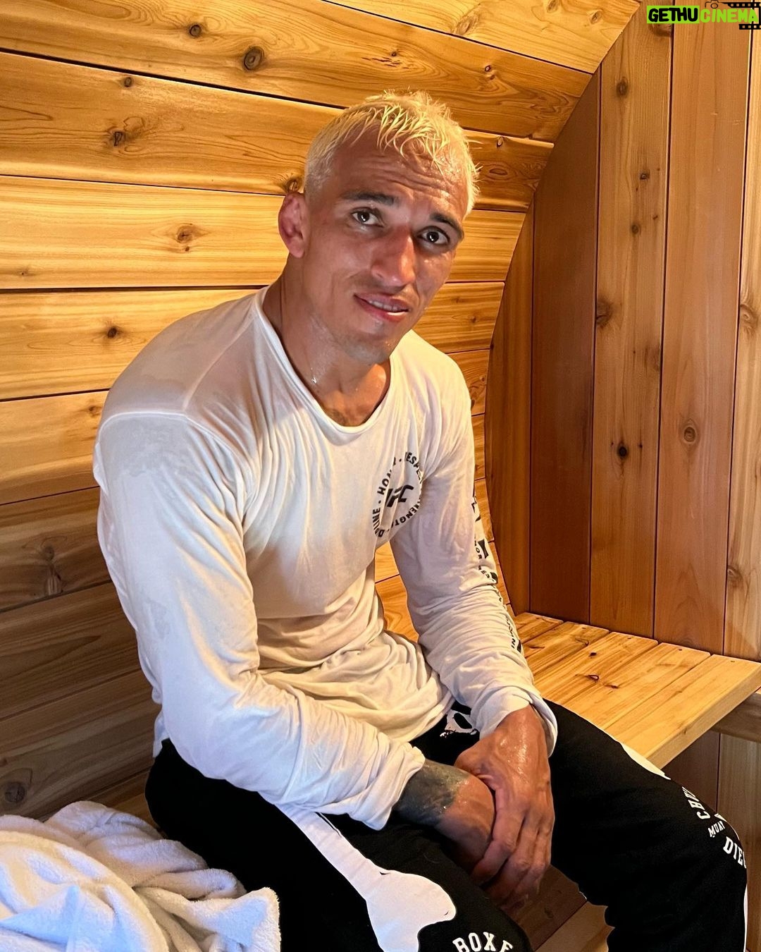 Charles Oliveira - 472.2K Likes - Falar é fácil vir e fazer que é o difícil 🙌🙏🙌