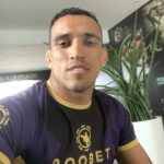 Charles Oliveira Instagram - Esses são os meus palpites para o UFC 288, quais são as seus? Acesse o site da @roobet (link na bio) e use o código “dobronxs” para receber Roowards. 🦘💜 “Para participar é preciso ter 18 anos ou mais. Aposte com responsabilidade!” These are my picks for UFC 288, what are yours? Go to the @roobet website (link in bio) and use the code “dobronxs” to receive Roowards. 🦘💜 “To participate, you must be 18 years or older. Bet responsibly!”