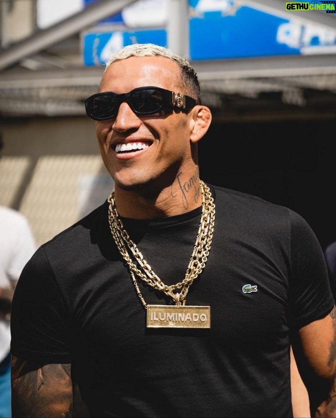 Charles Oliveira Instagram - O ILUMINADO