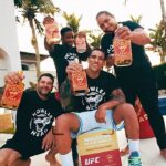 Charles Oliveira Instagram - Fala familia 👊🏼 pra vocês que me perguntam como são os meus dias de lazer: sempre com os de verdade e acompanhado de Howler Head, o Bourbon com sabor natural de banana 🍌 Para garantir o seu vai lá no link da bio de @howlerheadbrasil. Marcha no que é 🚀 Beba com moderação. Não compartilhe esse conteúdo com menores de 18 anos. #HowlerHead #WelcomeToOurJungle #Whiskey Hello family 👊🏼 for those of you who ask me how my leisure days are: always with the real ones and accompanied by Howler Head, the Bourbon with natural banana flavor 🍌 Marcha no que é 🚀 Drink responsibly. Do not share this content with minors under 18 years old. #HowlerHead #WelcomeToOurJungle #Whiskey