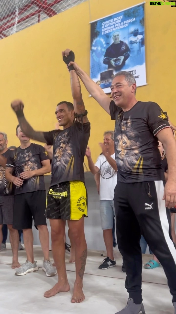 Charles Oliveira Instagram - Quer ver momentos exclusivos do encontro nacional da Chute Boxe e a troca do meu cordão de muay thai? No meu @onlyfans você assiste cenas inéditas. Would you like to see exclusive moments from the national meeting of Chute Boxe and the exchange of my Muay Thai cord? On my @onlyfans, you can watch never-before-seen scenes.