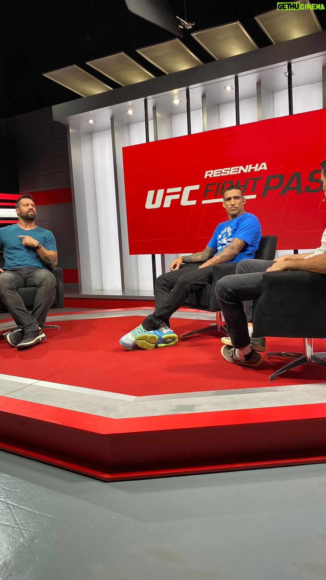 Charles Oliveira Instagram - Primeira vez do @charlesdobronxs aqui no Resenha UFC Fight Pass 👊 Não assistiu?! Acesse o link da bio e veja quantas vezes quiser. 🔥 👉Quem será a próxima pessoa convidada? 👀 #ufcfightpass