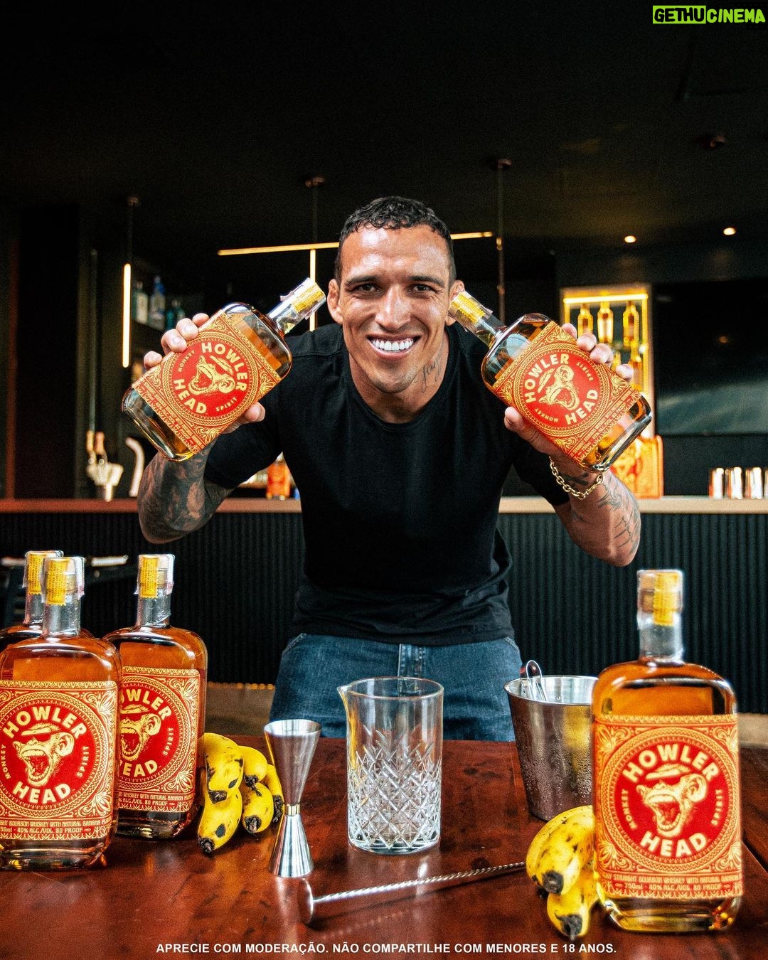 Charles Oliveira Instagram - Já to pronto pro #UFC286 com a minha garrafa de @howlerheadbrasil. @howlerheadwhiskey #ad #sponsored #PaidPartnership Aprecie com moderação. Não compartilhe com menores de 18 anos. I'm ready for #UFC286 with my bottle of @howlerheadbrasil. @howlerheadwhiskey #ad #sponsored #PaidPartnership Enjoy with moderation. Do not share with anyone under 18.