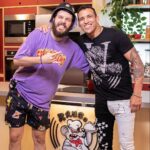 Charles Oliveira Instagram - Fala família tarde de muita risada gravando Rango Brabo com esse gigante. Obrigado pelo convite e agora vamos marcar pra treinar 👊🏼🚀 What’s up family, afternoon with a lot of laughs recording Rango Brabo with this giant. Thanks for the invitation and now let’s train together 👊🏼🚀