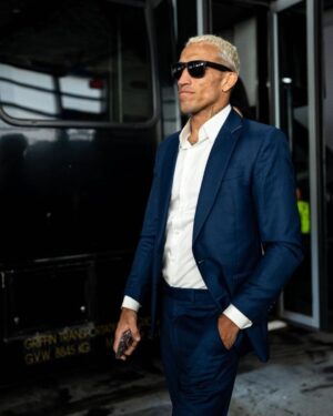 Charles Oliveira Instagram - Posturadooo e calmo!!!😎🤞🏼🙏🏻🥋 mas pronto para a guerra