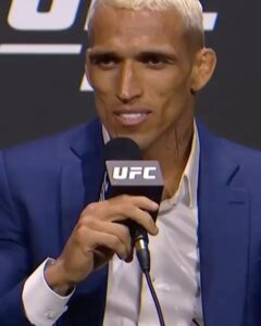 Charles Oliveira Instagram - Posturadooo e calmo!!!😎🤞🏼🙏🏻🥋 mas pronto para a guerra Vancouver, B.C., Canada