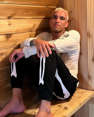 Charles Oliveira Instagram - Falar é fácil vir e fazer que é o difícil 🙌🙏🙌