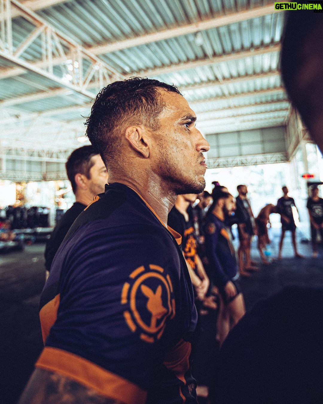 Charles Oliveira Instagram - Ele tirou nois do pouco e colocou nóis no topo do mundo Deus é maravilhoso 🙏 São Paulo, Brazil