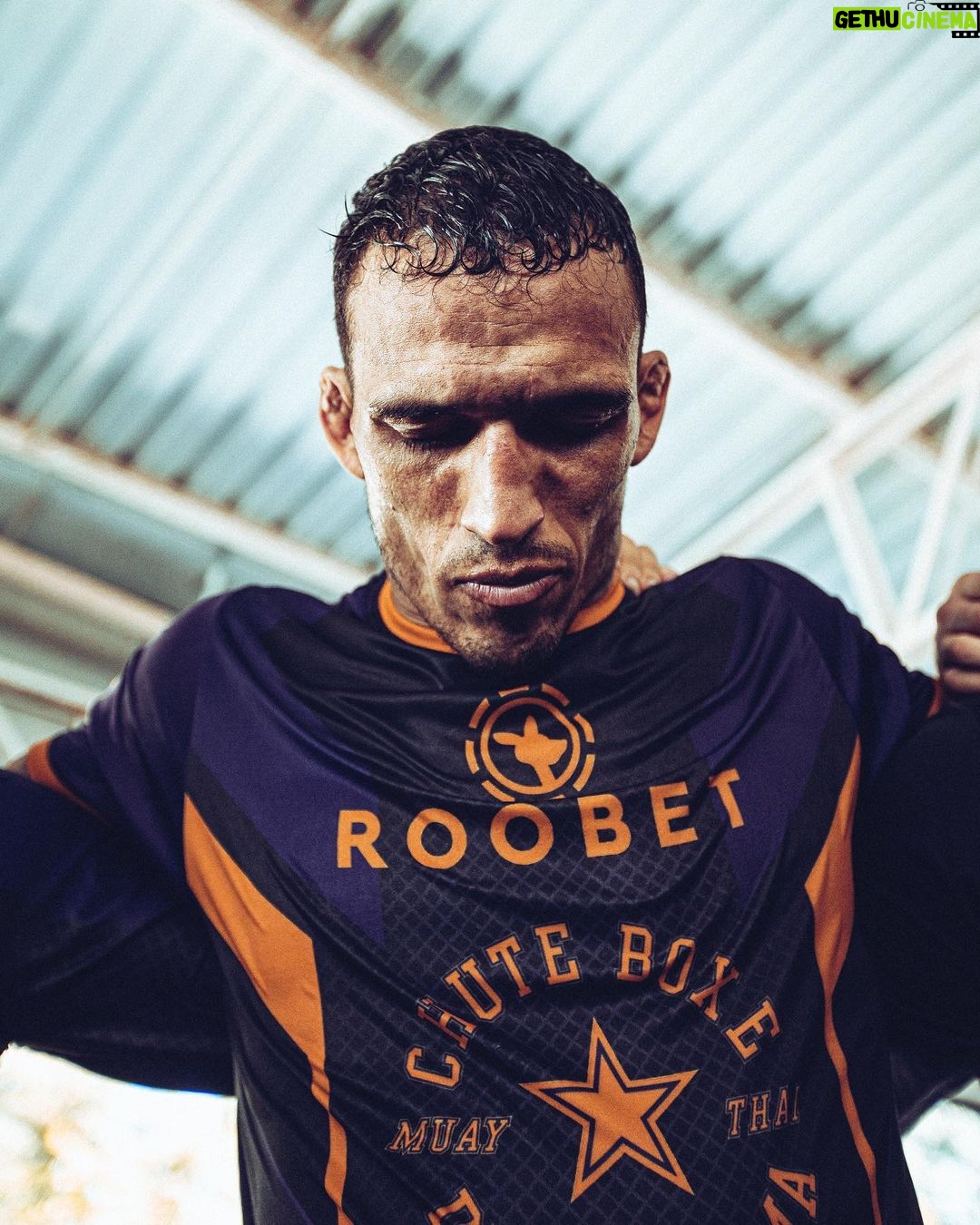 Charles Oliveira Instagram - Ele tirou nois do pouco e colocou nóis no topo do mundo Deus é maravilhoso 🙏 São Paulo, Brazil