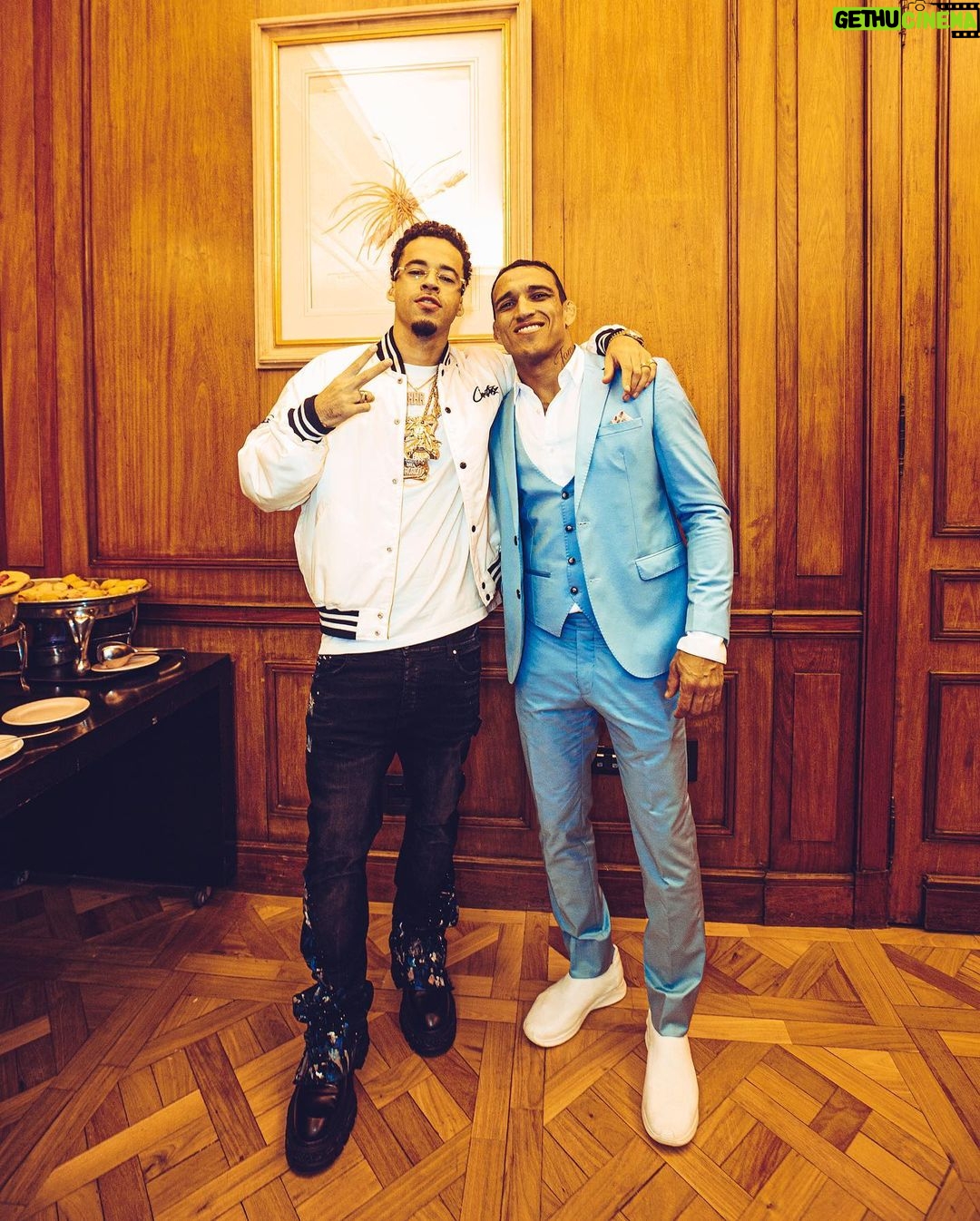 Charles Oliveira Instagram - Ontem tivemos o prazer de está no leilão beneficente e foi muito top poder esta aqui só gratidão @cidadesinvisiveisoficial @l7nnon Hotel Nacional