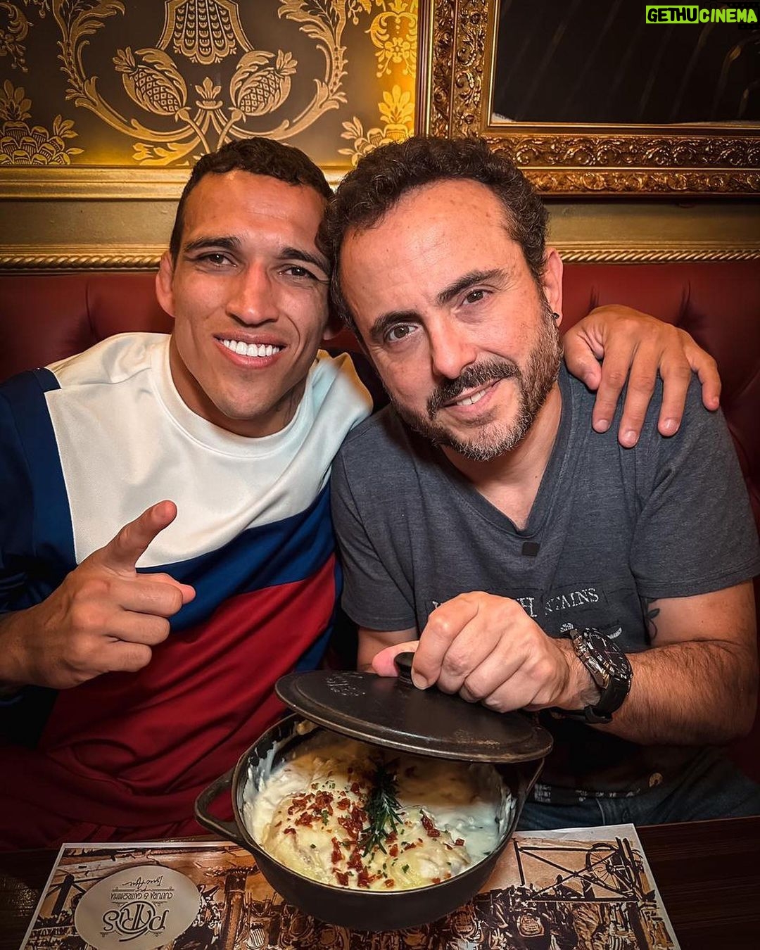 Charles Oliveira Instagram - Ser o primeiro lutador a ter um prato no @paris_6 mostra que estamos furando a bolha do MMA. Obrigado pelo convite @isaacazar é uma honra fazer parte desse cardápio com tanta gente incrível. Being the first fighter to have a dish at @paris_6 shows that we are breaking the MMA bubble. Thank you for the invitation @isaacazar, it is an honor to be part of this menu with so many amazing people. São Paulo, Brazil