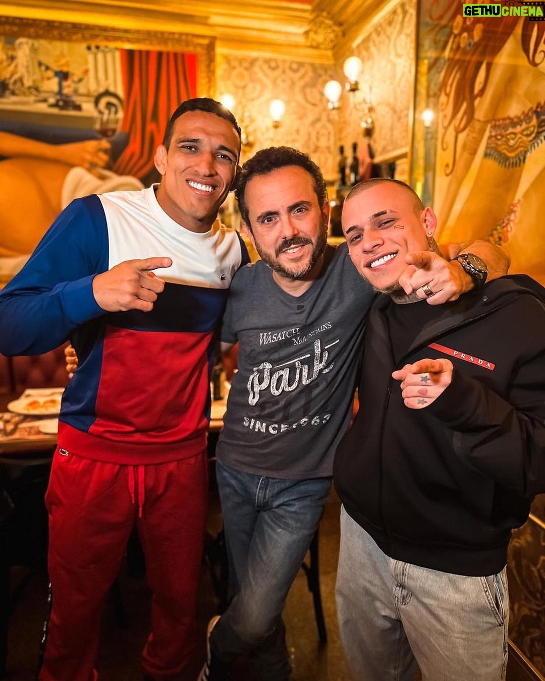 Charles Oliveira Instagram - Ser o primeiro lutador a ter um prato no @paris_6 mostra que estamos furando a bolha do MMA. Obrigado pelo convite @isaacazar é uma honra fazer parte desse cardápio com tanta gente incrível. Being the first fighter to have a dish at @paris_6 shows that we are breaking the MMA bubble. Thank you for the invitation @isaacazar, it is an honor to be part of this menu with so many amazing people. São Paulo, Brazil