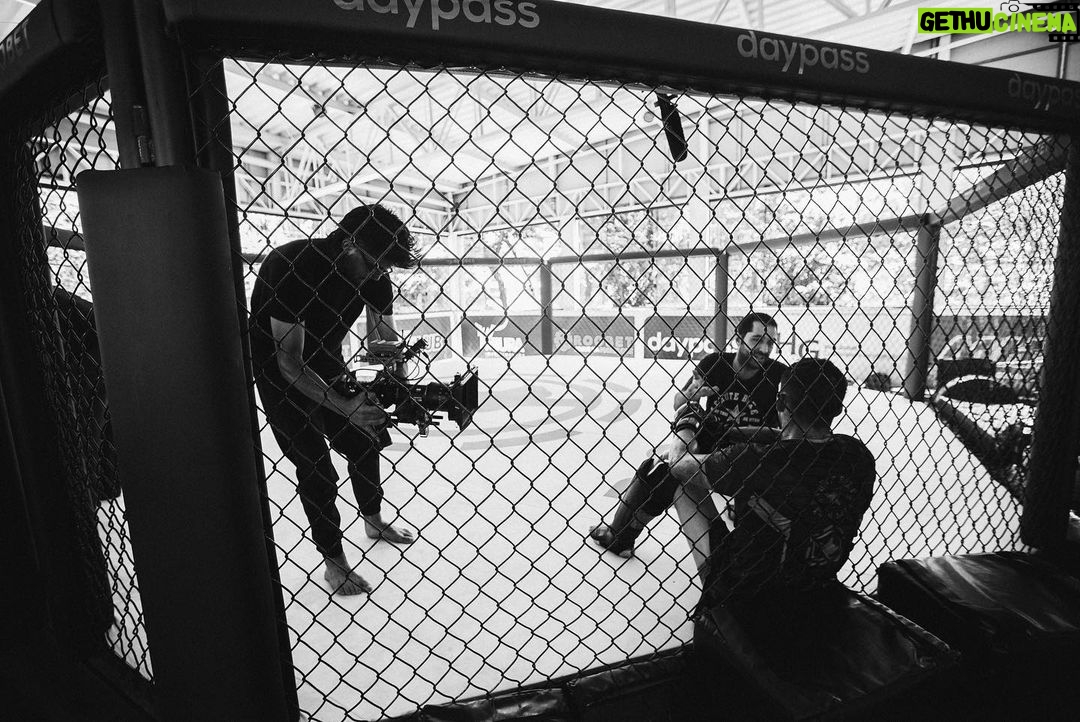 Charles Oliveira Instagram - "Mesmo quando eu andar por um vale de trevas e morte, nΓ£o temerei perigo algum, pois tu estΓ‘s comigo; a tua vara e o teu cajado me protegem." πππ "Even though I walk through the darkest valley, I will fear no evil, for you are with me; your rod and your staff, they comfort me." πππ SΓ£o Paulo, Brazil