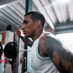 Charles Oliveira Instagram - Foco no objetivo, estamos treinando. Só gratidão pelos treino e por acreditar no meu trabalho 👊🏼👊🏼👊🏼 Focus on the goal, I am training hard. Just gratitude for the workout and believing in my work 👊🏼👊🏼👊🏼 @arenagymguaruja_oficial @gia.santos77 @biaah_silva92 @paulohenrique.oficiall Guarujá, Brazil