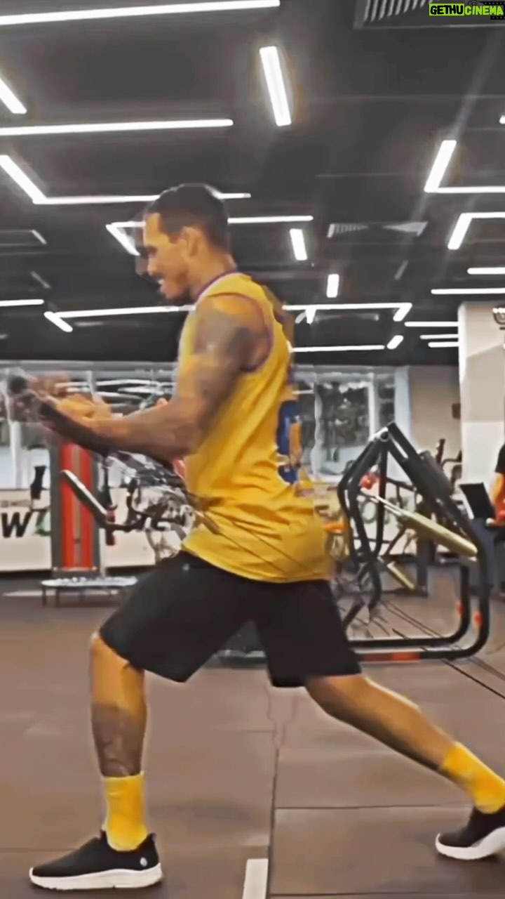 Charles Oliveira Instagram - ππ¨π§πππ² ππ¨ππ’π―πππ’π¨π§π₯ Embrace the grind. Inspire resilience. Outperform yesterday. Pursue excellence relentlessly. Go make it happen! π― Maximize your performance with the brand that has TESTED & PROVEN STRONG for over 25 yearsβ¦.MHPπͺ π₯ @charlesdobronxs #MHPstrong #TeamMHP #IAMstrong #Strengthtraining #Reels #Fyp
