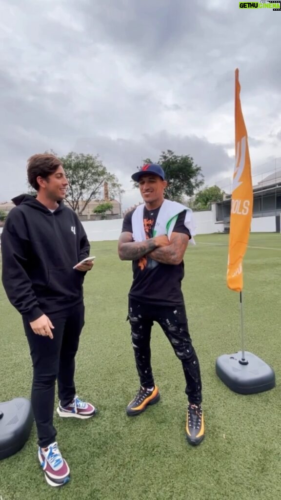 Charles Oliveira Instagram - It's #ElGranDerbi this Sunday! 🤍❤️ 🆚 💚🤍 We caught up with @ufc_brasil fighter @charlesdobronxs to test him on his @sevillafc and @realbetisbalompie knowledge! #LALIGAEASPORTS