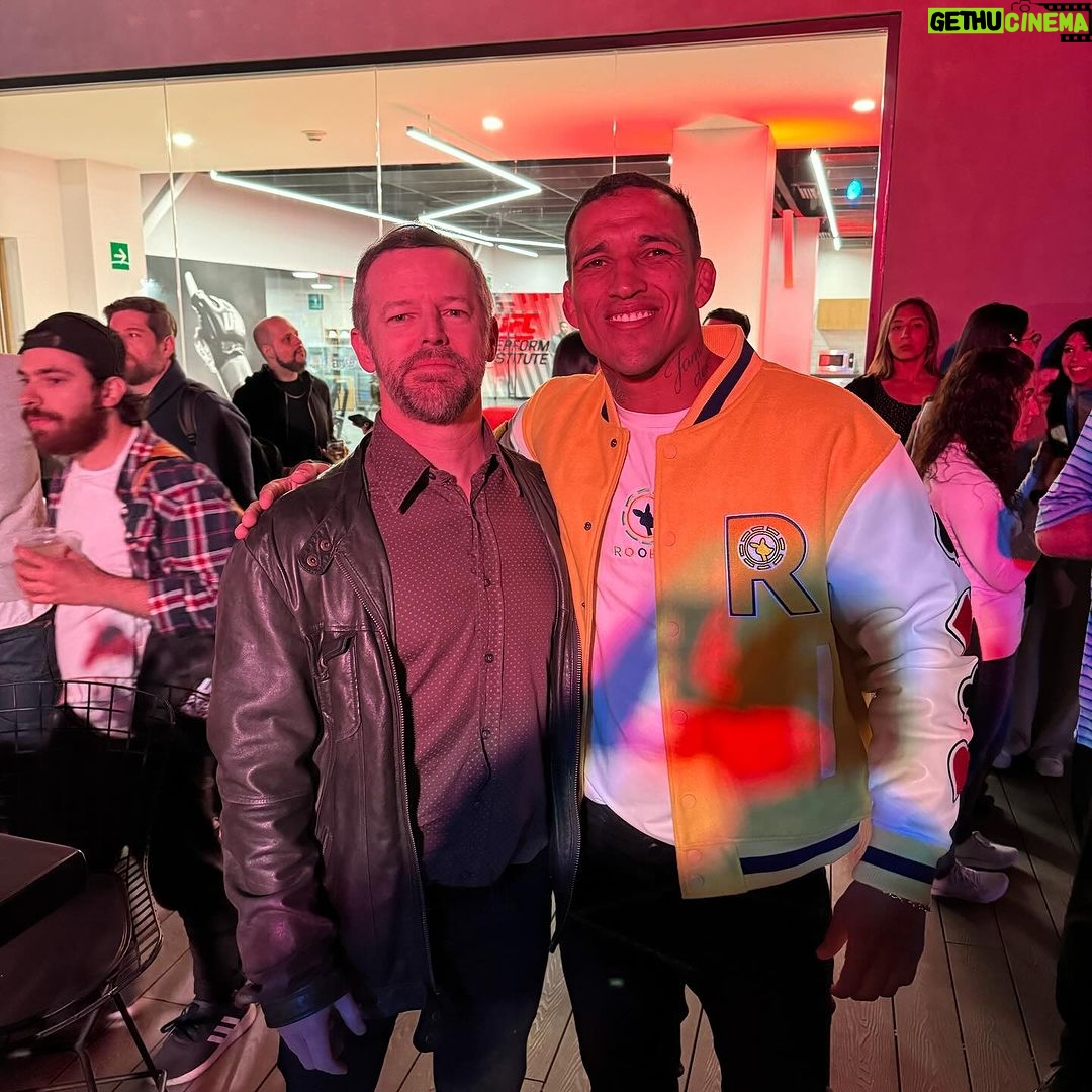 Charles Oliveira Instagram - Dia de inauguração do UFC PI aqui na cidade do México, só tenho gratidão a Deus por tudo que venho vivendo, obrigado UFC por me dar todo o suporte que preciso para ser quem sou hoje. @danawhite @diegolimacb @seanshelby @li_caparroz Opening day of UFC PI here in Mexico City, I only have gratitude to God for everything I’ve been experiencing, thank you UFC for giving me all the support I need to be who I am today. @danawhite @diegolimacb @seanshelby @li_caparroz Día inaugural de UFC PI aquí en la Ciudad de México, solo tengo agradecimiento a Dios por todo lo que estoy viviendo, gracias UFC por darme todo el apoyo que necesito para ser quien soy hoy. @danawhite @diegolimacb @seanshelby @li_caparroz