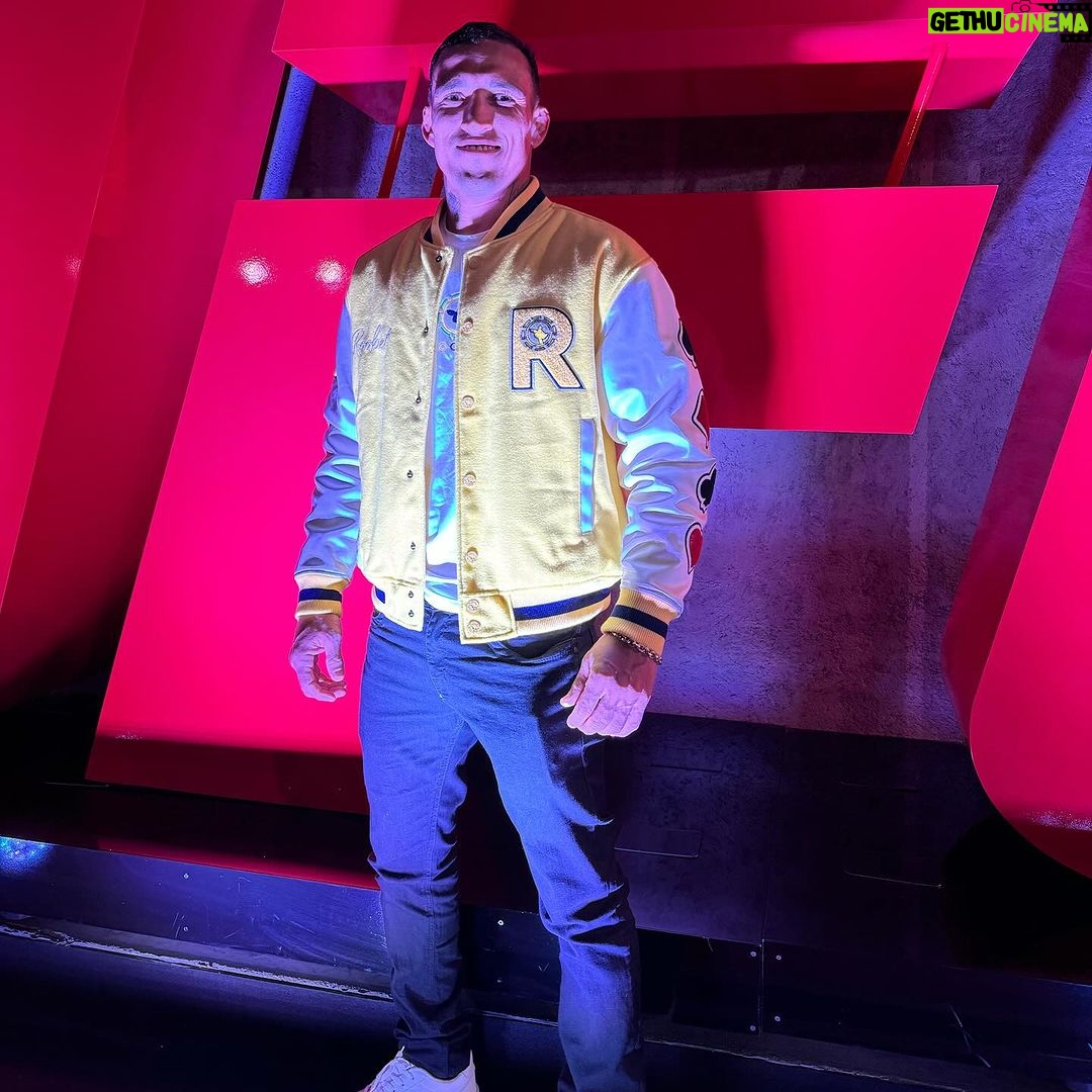 Charles Oliveira Instagram - Dia de inauguração do UFC PI aqui na cidade do México, só tenho gratidão a Deus por tudo que venho vivendo, obrigado UFC por me dar todo o suporte que preciso para ser quem sou hoje. @danawhite @diegolimacb @seanshelby @li_caparroz Opening day of UFC PI here in Mexico City, I only have gratitude to God for everything I’ve been experiencing, thank you UFC for giving me all the support I need to be who I am today. @danawhite @diegolimacb @seanshelby @li_caparroz Día inaugural de UFC PI aquí en la Ciudad de México, solo tengo agradecimiento a Dios por todo lo que estoy viviendo, gracias UFC por darme todo el apoyo que necesito para ser quien soy hoy. @danawhite @diegolimacb @seanshelby @li_caparroz