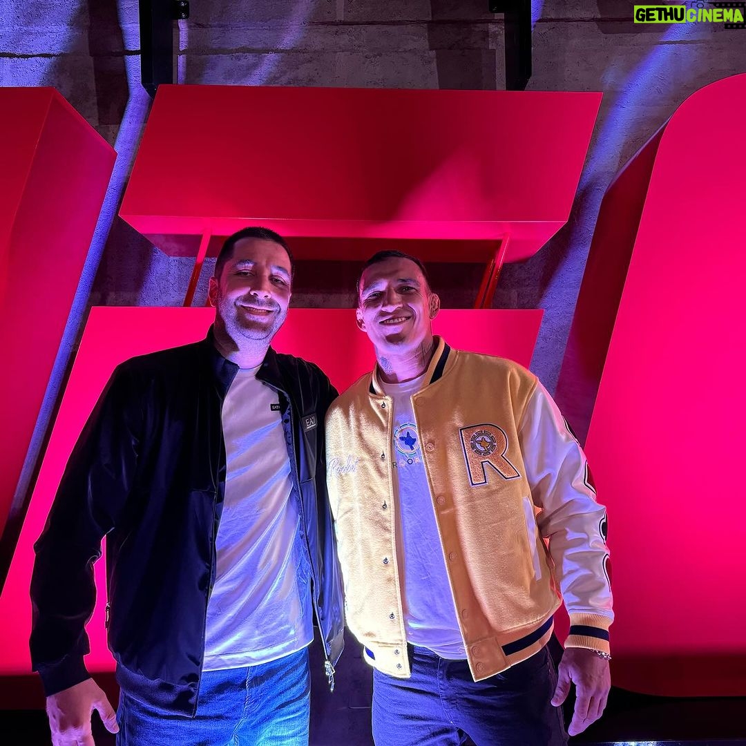 Charles Oliveira Instagram - Dia de inauguração do UFC PI aqui na cidade do México, só tenho gratidão a Deus por tudo que venho vivendo, obrigado UFC por me dar todo o suporte que preciso para ser quem sou hoje. @danawhite @diegolimacb @seanshelby @li_caparroz Opening day of UFC PI here in Mexico City, I only have gratitude to God for everything I’ve been experiencing, thank you UFC for giving me all the support I need to be who I am today. @danawhite @diegolimacb @seanshelby @li_caparroz Día inaugural de UFC PI aquí en la Ciudad de México, solo tengo agradecimiento a Dios por todo lo que estoy viviendo, gracias UFC por darme todo el apoyo que necesito para ser quien soy hoy. @danawhite @diegolimacb @seanshelby @li_caparroz