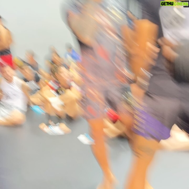 Charles Oliveira Instagram - Hoje foi dia de seminário @chuteboxe_campinas, quero agradecer meu irmão @duduchuteboxe e toda a família chute boxe pelo suporte e todos presente até a próxima 😍👊🏼🙏