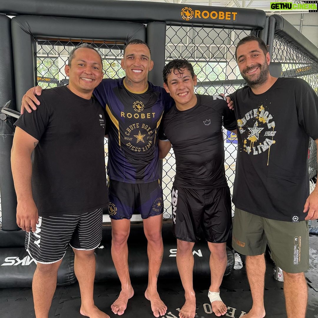 Charles Oliveira Instagram - Hoje tivemos o imenso prazer de treinar com @micagalvaojj e toda sua equipe, obrigado pelo treino e por essa divisão de conhecimento 💪👊 Chute Boxe - Diego Lima