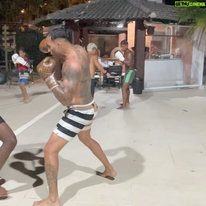 Charles Oliveira Instagram - O ano já começou e com toda a certeza do mundo vamos está pronto pode vir 2024 treino foda manopla e movimentação @paulohenrique.oficiall @gui.mala10 @kaue_roque013 @lipedetonacb @jeanpatrickdonascimento @bielzinhoo013 @mc.lucasdm Heyyy all … The year has already begun and with all the certainty in the world we will be ready for 2024. Fucking Great training, hands and movimentation 👊🏻 @paulohenrique.oficiall @gui.mala10 @kaue_roque013 @lipedetonacb @jeanpatrickdonascimento @bielzinhoo013 @mc.lucasdm Guarujá, Brazil