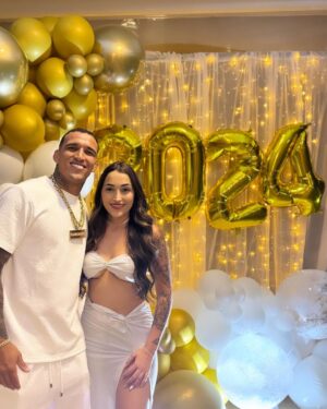 Charles Oliveira Instagram - Feliz ano novo só vamos 2024 🙏🙌🙏 que Deus nos abençoe e nos proteja de tudo 

@vitoriabrum_ 

@taylasoliveira