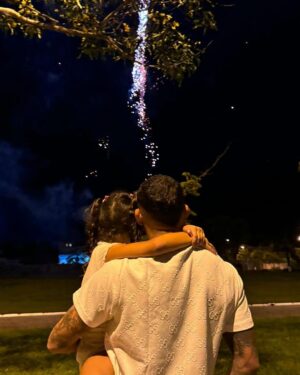Charles Oliveira Instagram - Feliz ano novo só vamos 2024 🙏🙌🙏 que Deus nos abençoe e nos proteja de tudo 

@vitoriabrum_ 

@taylasoliveira