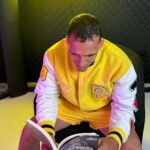 Charles Oliveira Instagram - Fala minha família vocês já conhecem o livro “DO BRONXS PARA O MUNDO”?! Então esse livro escrito pelo meu parceiro @peolvr contando um pouco da minha história, e para adquirir é muito fácil só acessar o site através do link ou no Instagram @dobronxsparaomundo vem conhecer um pouco dessa história 🙏📚❤️ Guarujá, Brazil