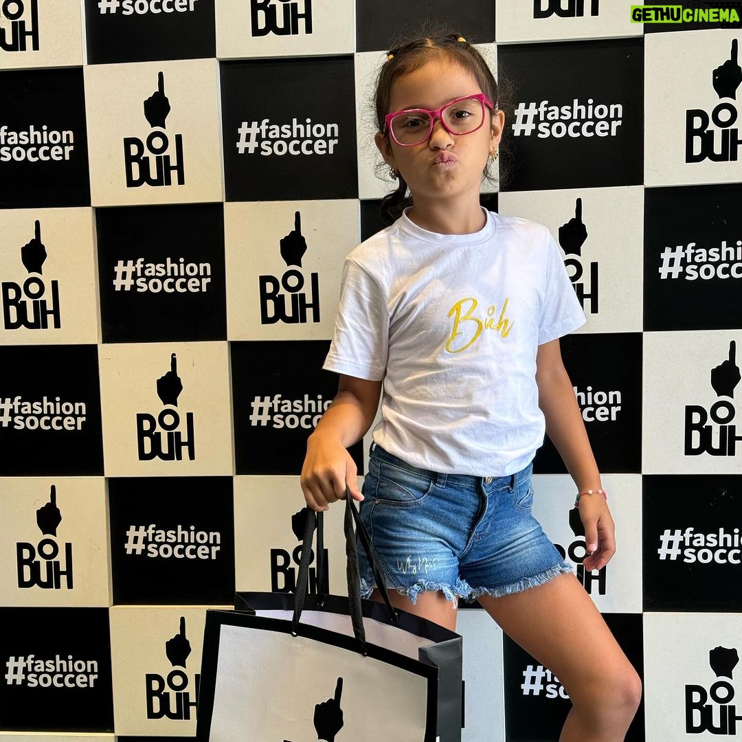 Charles Oliveira Instagram - Hoje foi dia de cola na loja dos meus irmãos só gratidão por todo carinho @buhvestiariotatuape @usebuh @sanchezfelipe @navarrodiego