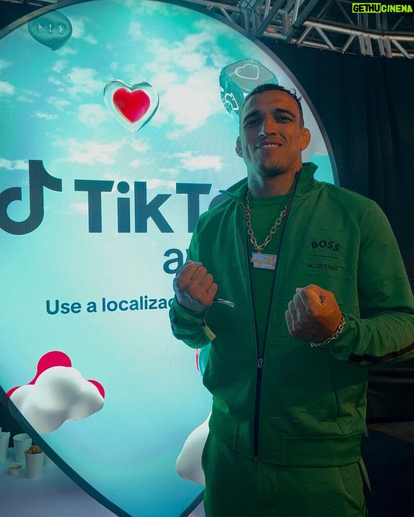 Charles Oliveira Instagram - Dia de TikTok Awards. Obrigado @tiktokbrasil pelo convite, daora demais TikTok Awards’ Day. Thank you @tiktokbrasil for the invitation, really cool