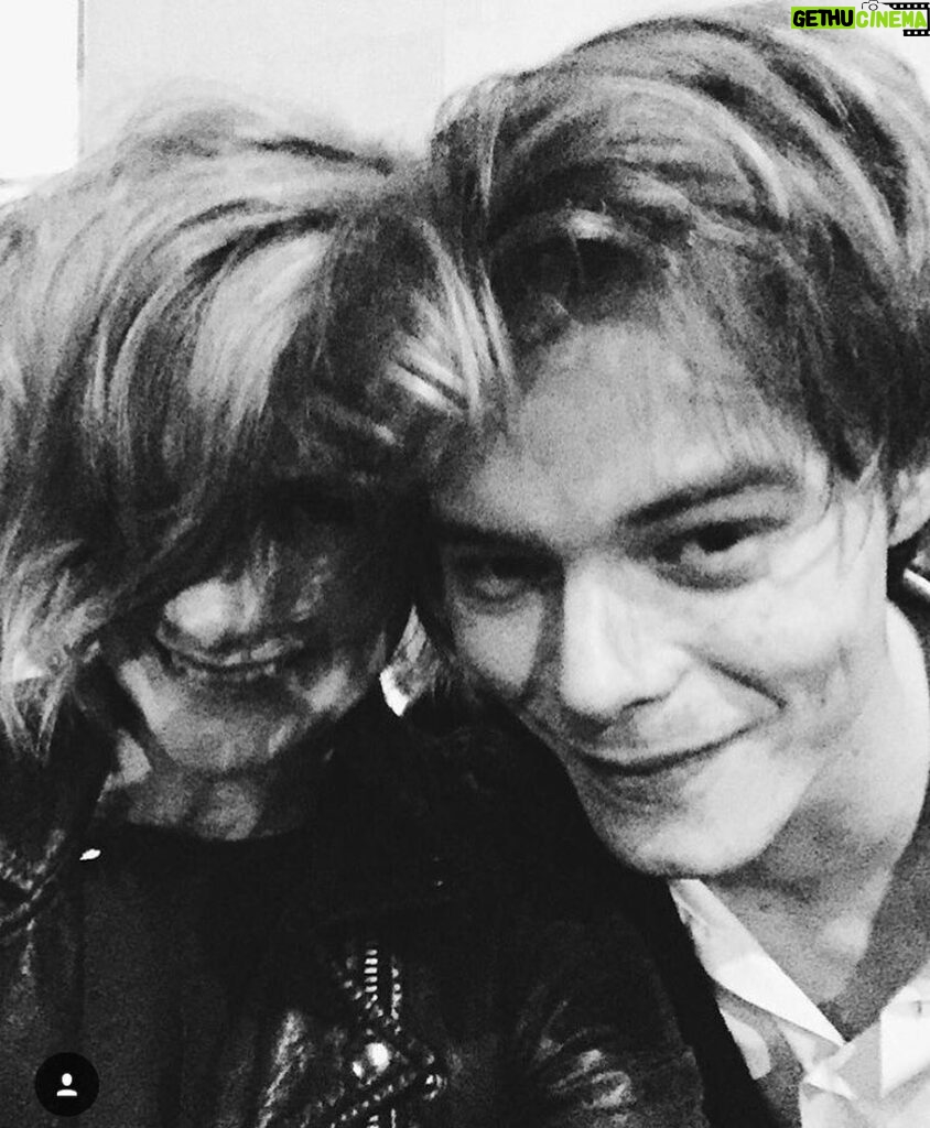 Charlie Heaton Instagram - Had the pleasure of meeting Louise Brealey last night at letters live. Such a ball of joy! Was a big fan and am now an even bigger one. Can't wait for Sherlock Season 4! 🇬🇧
