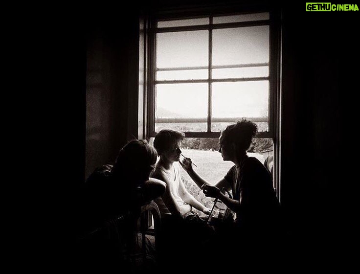 Charlie Heaton Instagram - Artists at work #marrowbone