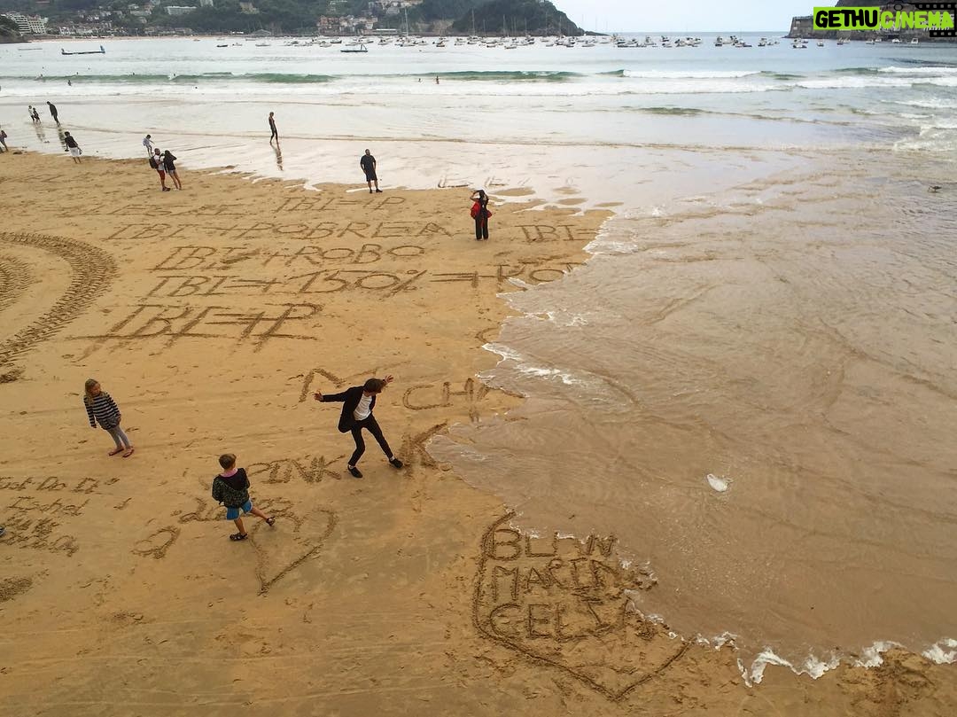 Charlie Heaton Instagram - 🏃🌊 Playa De La Concha. San Sebastian. Donostia