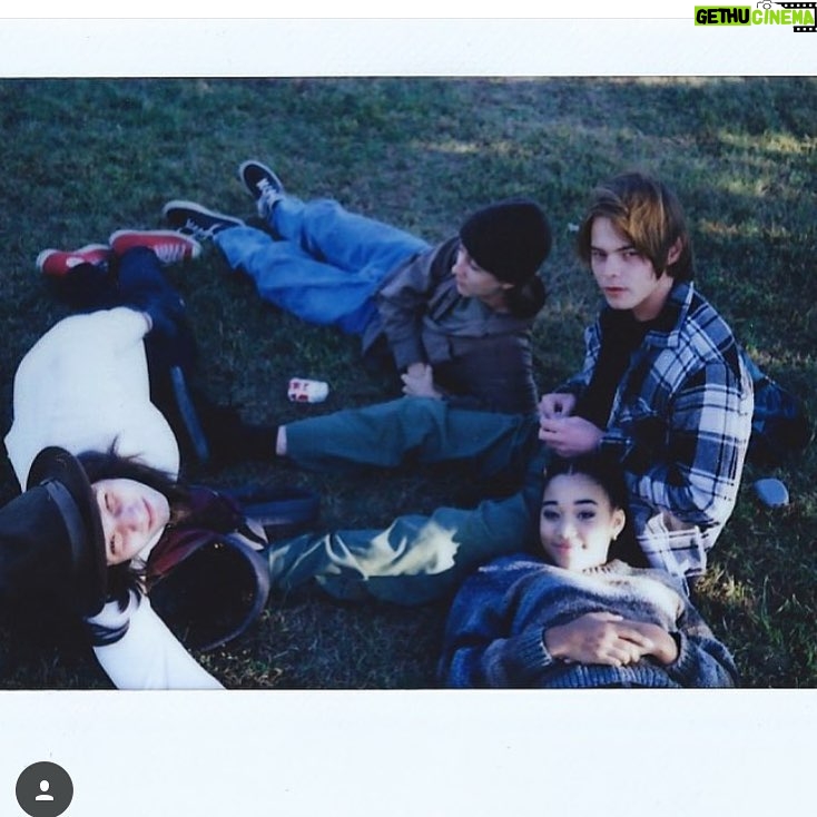 Charlie Heaton Instagram - Miss these goons!!! X