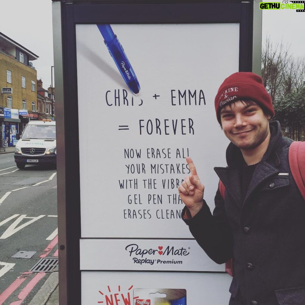 Charlie Heaton Instagram - Boys are back in town! Who's Emma? X