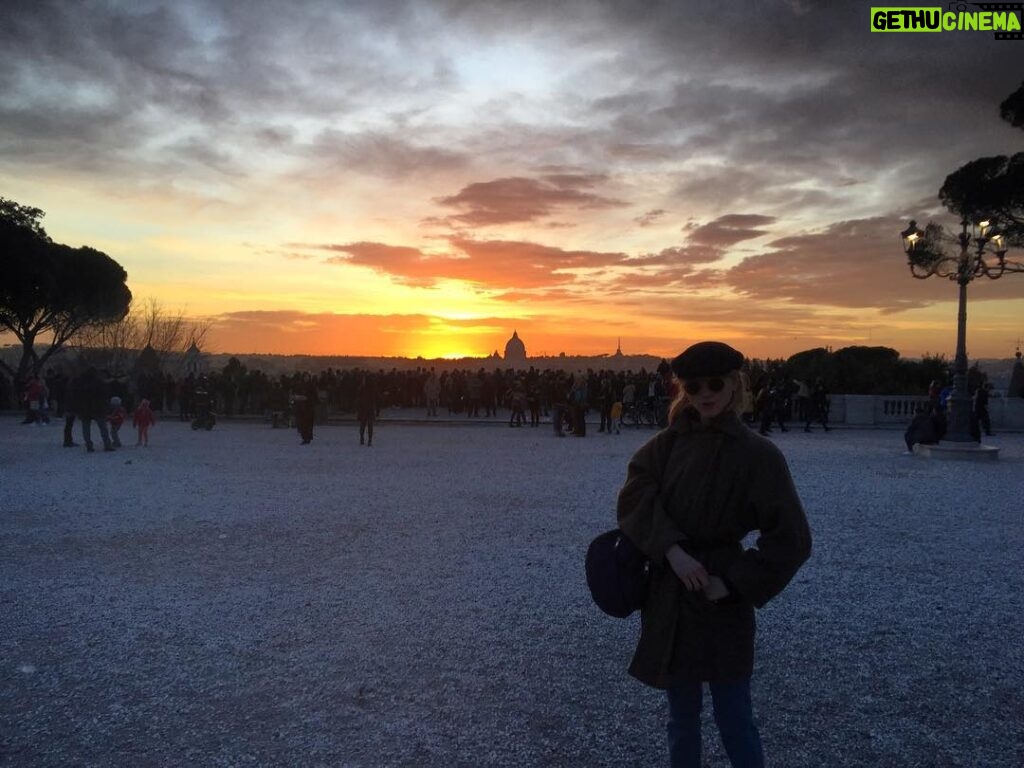 Charlie Heaton Instagram - Addio Roma