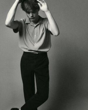 Charlie Heaton Instagram - Loved getting involved in the creative process with @ragandbone for ICONS SS23 @ragandbone  Photographer: Robin Galiegue @robingaliegue 
Stylist: Vanessa Reid @vanessareidofficial 
Groomer: Kumi Craig @kumicraig