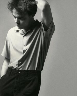 Charlie Heaton Instagram - Loved getting involved in the creative process with @ragandbone for ICONS SS23 @ragandbone  Photographer: Robin Galiegue @robingaliegue 
Stylist: Vanessa Reid @vanessareidofficial 
Groomer: Kumi Craig @kumicraig